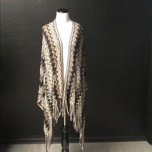 Brown and cream chevron print cape/shawl w/tassels